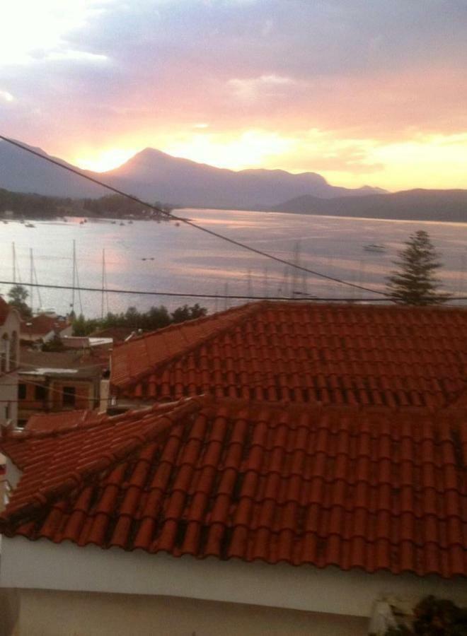 Theseus Apartment Poros Town Bagian luar foto