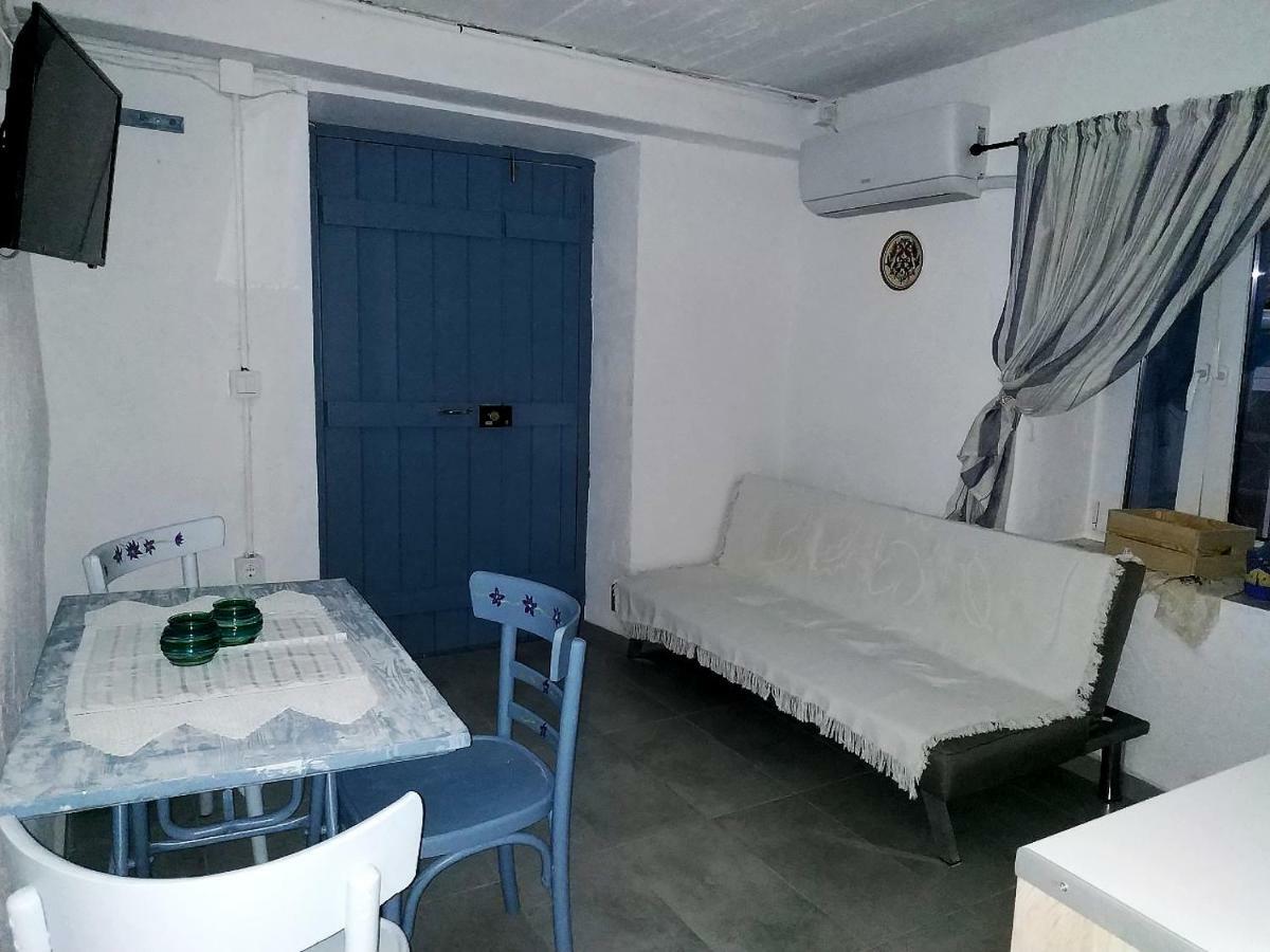 Theseus Apartment Poros Town Bagian luar foto